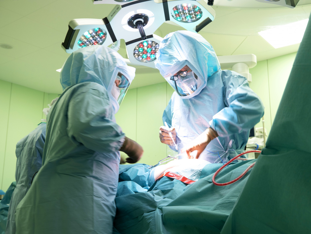 В Центре травматологии «Скандинавии» в Петербурге теперь используют хирургические шлемы